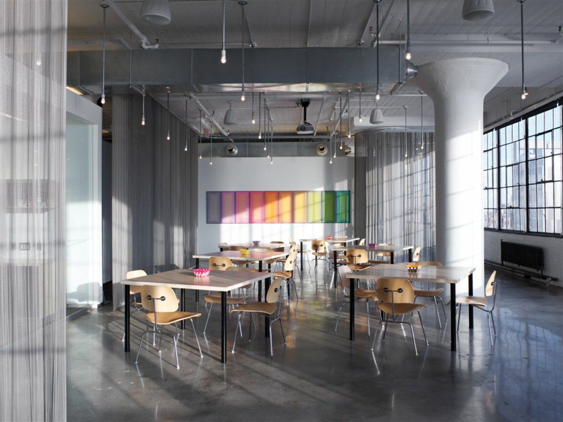 Jenn Johnson アート　インテリア Johnson & Johnson Design Center | Cascade Architectural